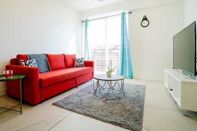 ミニマリスト & アルーリング コンド ウォーク トゥ マイル ハイ