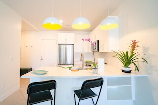 ミニマリスト & アルーリング コンド ウォーク トゥ マイル ハイ