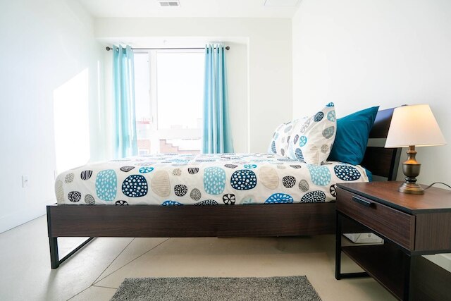 ミニマリスト & アルーリング コンド ウォーク トゥ マイル ハイ