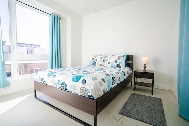 ミニマリスト & アルーリング コンド ウォーク トゥ マイル ハイ