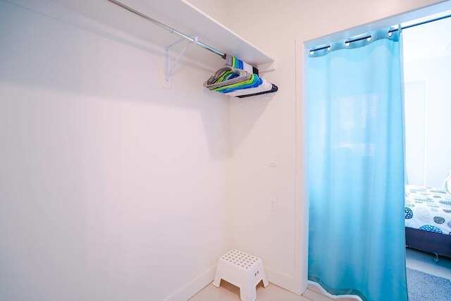 ミニマリスト & アルーリング コンド ウォーク トゥ マイル ハイ