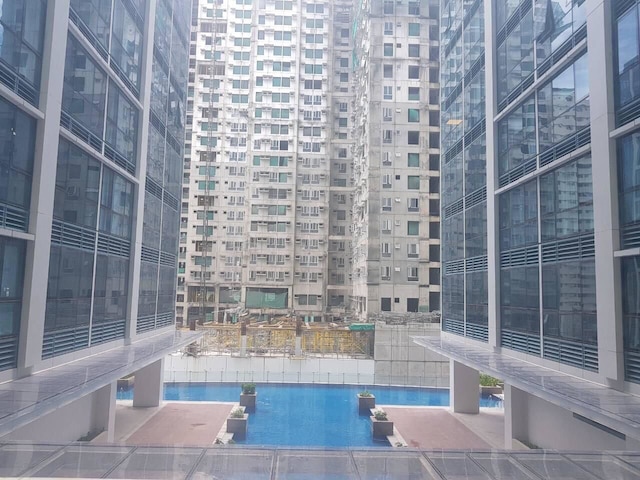 アップタウン BGC ニア セント ルークズ