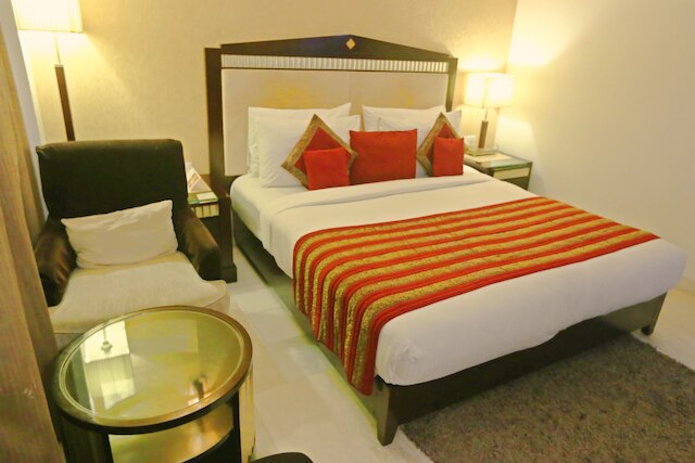 ヴェニツア サロヴァー ポルティコ デリー