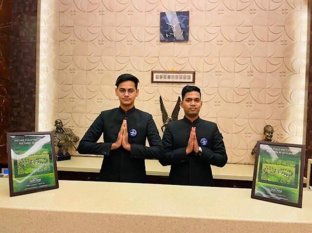 ヴェニツア サロヴァー ポルティコ デリー