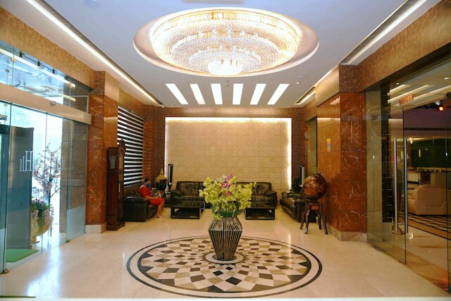 ヴェニツア サロヴァー ポルティコ デリー