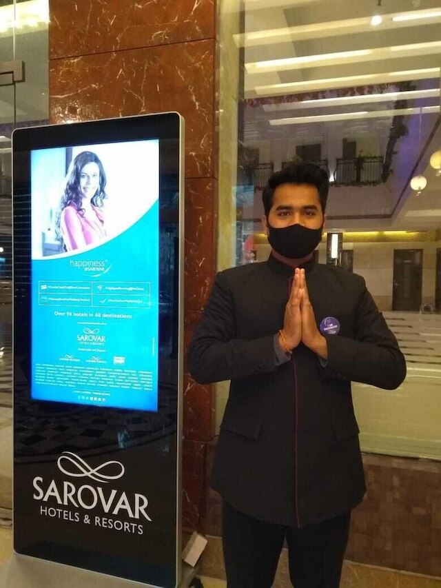 ヴェニツア サロヴァー ポルティコ デリー