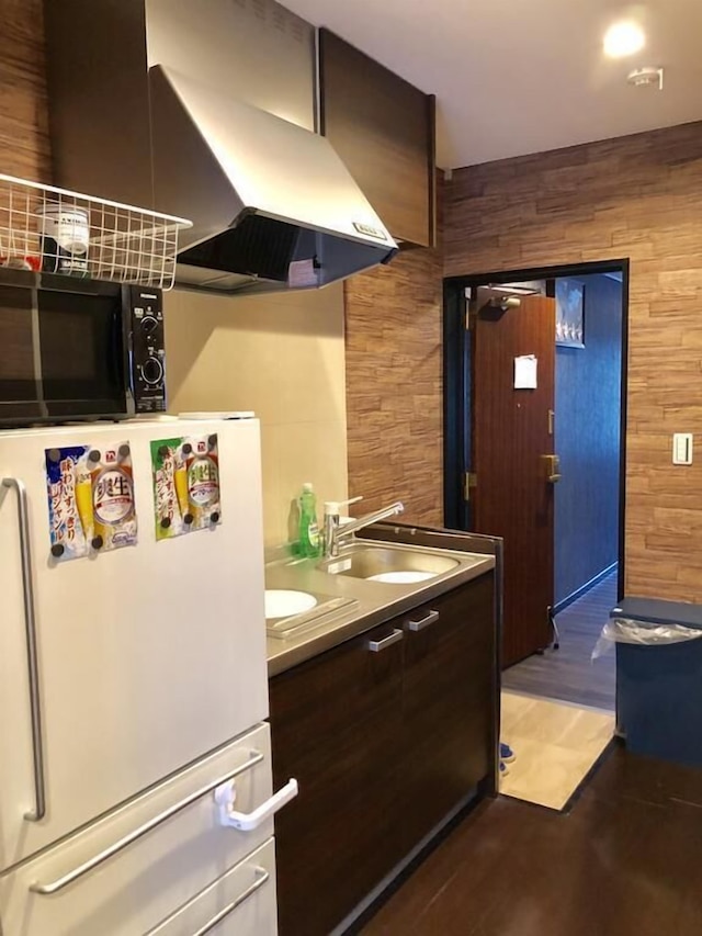 Ricco Mond Hills Apartment House 101