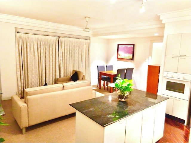 ダウンタウン レトロ サービスド アパートメント