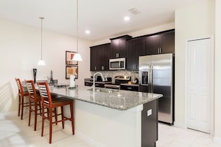 ラブリー バケーション タウンハウス ウィズ プライベート プール SL3103