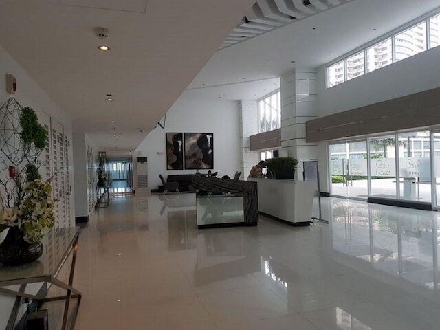 クール プレイス ライト レジデンシーズ