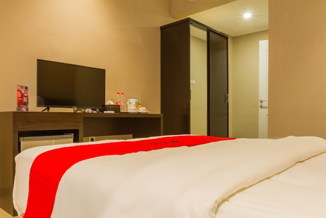 レッドドアーズ プラス アット ディパティウクール