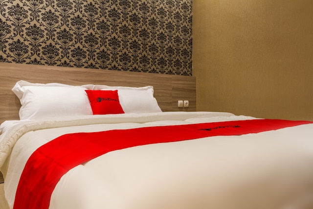 レッドドアーズ プラス アット ディパティウクール