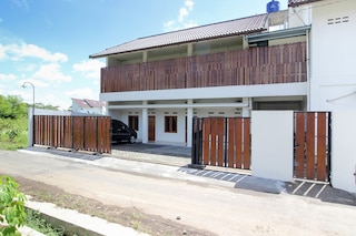 レッドドアーズ シャリア アット グリヤ イザラ ゲスト ハウス