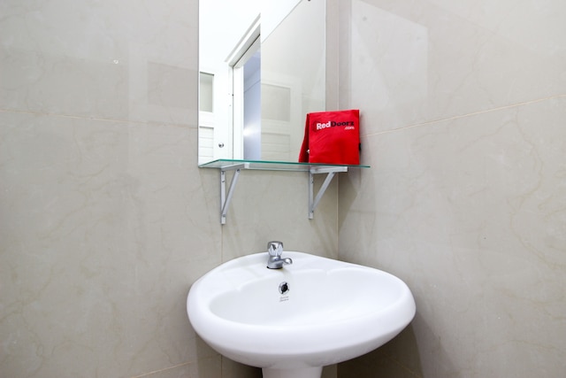 レッドドアーズ シャリア アット グリヤ イザラ ゲスト ハウス