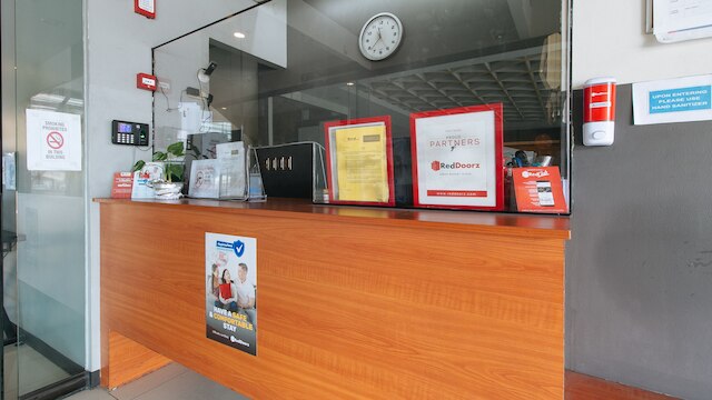 レッドドアーズ プラス アット カムニング ケソン シティ