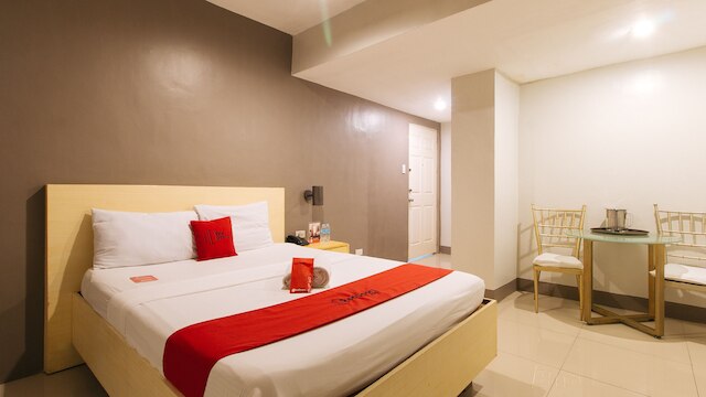 レッドドアーズ アット サマト マンダルヨン