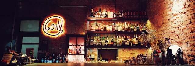 ゴーイン オールド ハウス & バー