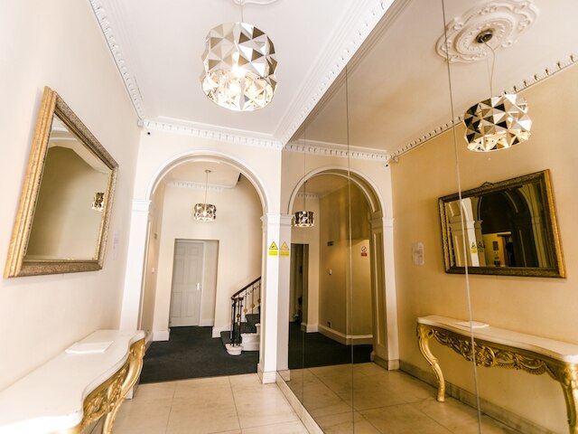 パーク レーン アパートメンツ - クラージズ ストリート