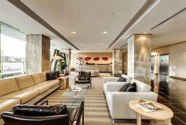 ホームホップ - メープル リーフ スクエア