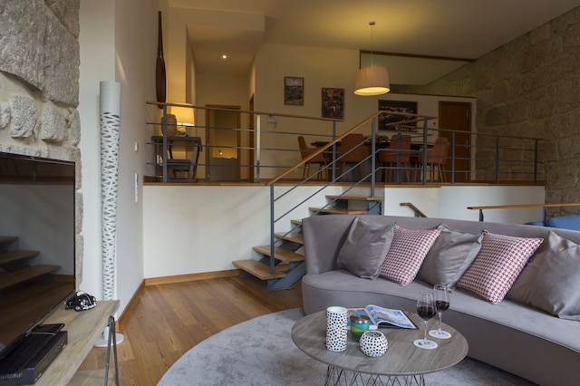 モージニョス プレイス バイ ウナ