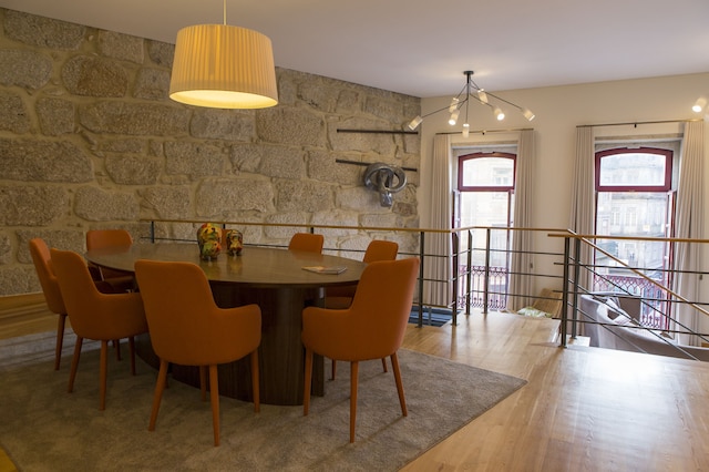 モージニョス プレイス バイ ウナ