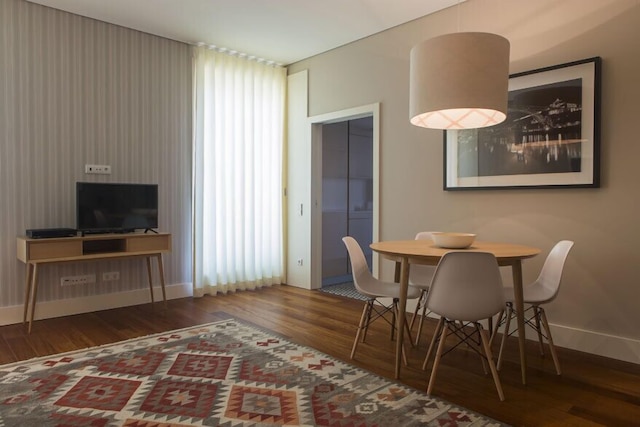 カルドサス アパートメンツ バイ ウナ