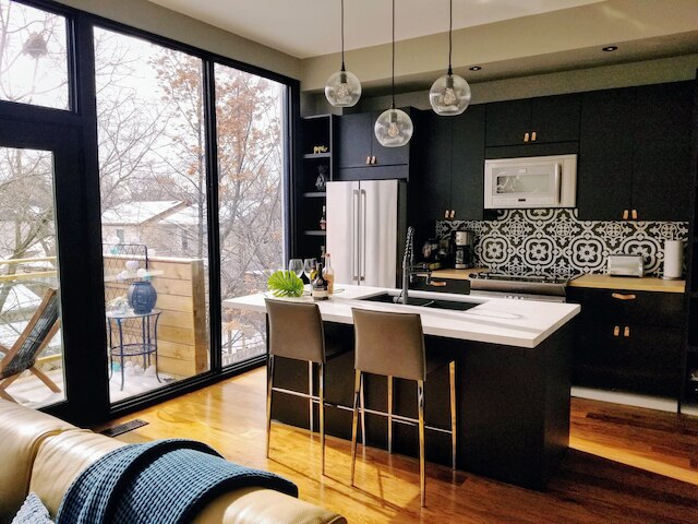 ラグジュアリー セントラル トロント 2 ベッドルーム スイート