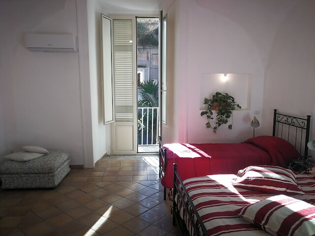 スパニッシュ パレス ルームズ、アパートメント & テラス