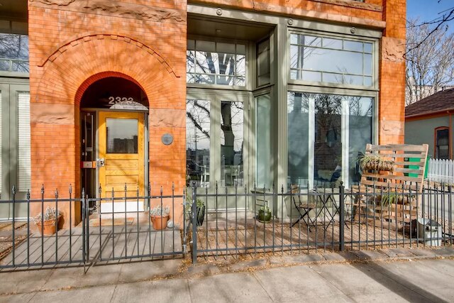 ローハイ中心部にある古い倉庫を改造したインダストリアル風フラット