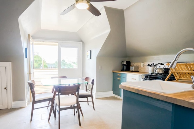 カップル向けモダンな隠れ家ロフト、専用バルコニーあり