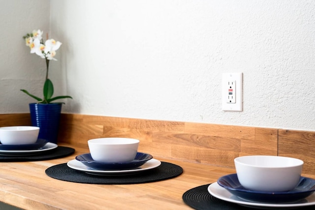 ザ トラベラーズ コーナー ロケーテッド オン ラリマー ストリート