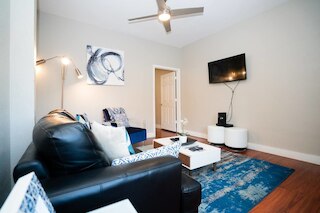 ザ トラベラーズ コーナー ロケーテッド オン ラリマー ストリート