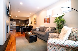 ザ マイル ハイ タウンホーム、スタジアムまで徒歩圏内