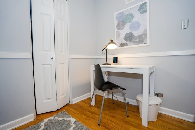 ザ デンバー デン イン メイフェア パーク、グリル付きのとても広い裏庭、7 名様までご宿泊可能