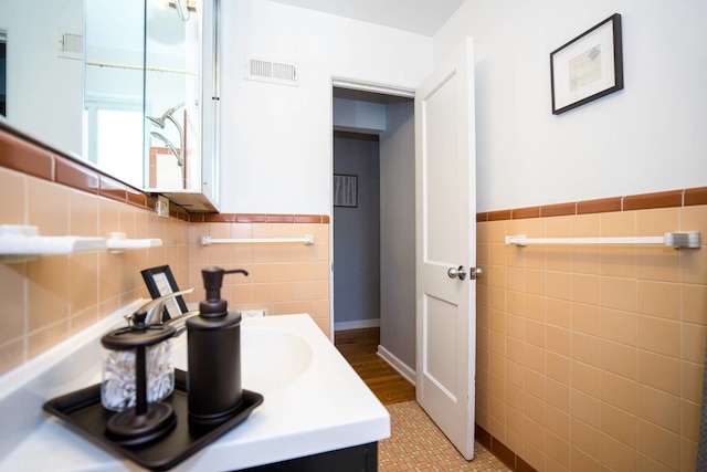 ザ デンバー デン イン メイフェア パーク、グリル付きのとても広い裏庭、7 名様までご宿泊可能