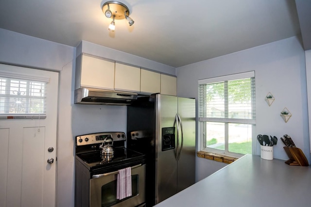 ザ デンバー デン イン メイフェア パーク、グリル付きのとても広い裏庭、7 名様までご宿泊可能