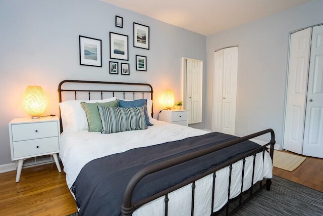 ザ デンバー デン イン メイフェア パーク、グリル付きのとても広い裏庭、7 名様までご宿泊可能