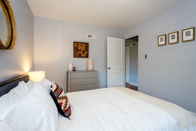 ザ デンバー デン イン メイフェア パーク、グリル付きのとても広い裏庭、7 名様までご宿泊可能