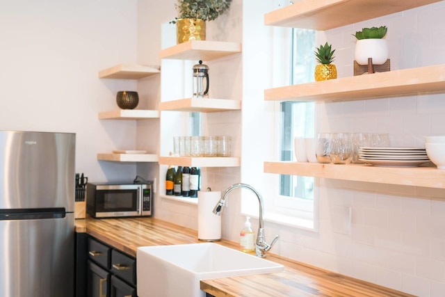 ザ マイル ハイ エスケープ、カーティス パークに立地