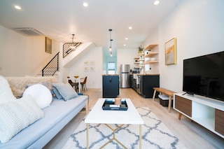 ザ マイル ハイ エスケープ、カーティス パークに立地