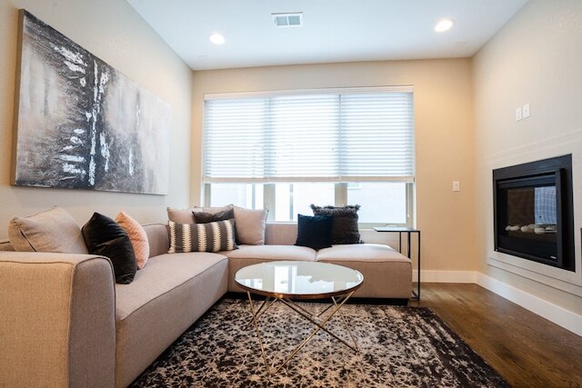 ミッド モッド マナー ソフィスティケイテッド タウンハウス ゴールデン トライアングル