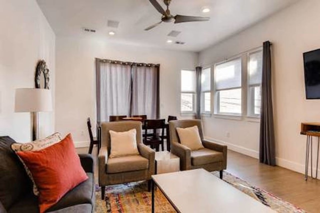 ザ ハイランド スクエア エクスペリエンス、ローハイにあるホットタブ付きタウンホーム