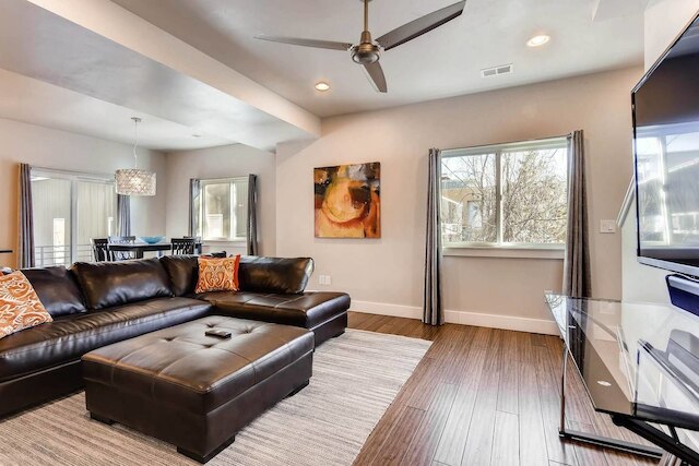 ローハイにある楽しさあふれる家、ジュリエットバルコニーあり