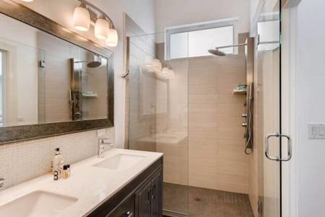 ローハイにある楽しさあふれる家、ジュリエットバルコニーあり