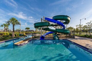 4 ベッドルーム タウンホーム イン ストーリー レイク バイ SHV-4971