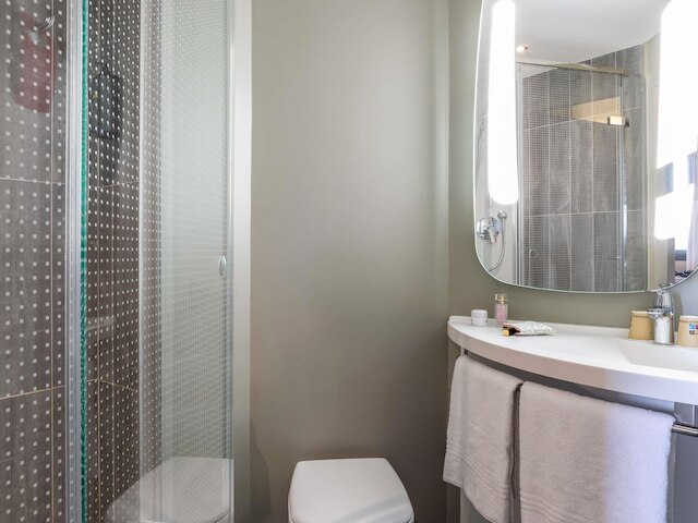 イビス ゴネス ル ブルジェ