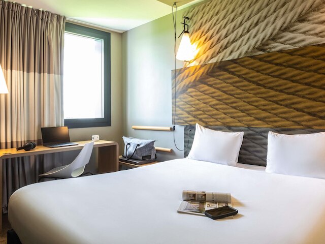 イビス ゴネス ル ブルジェ