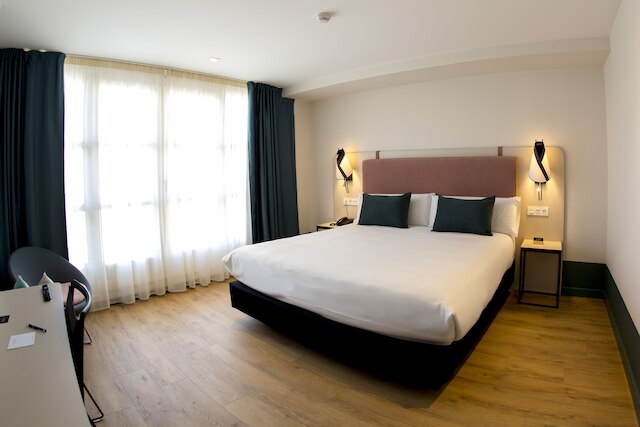 ホテル プラサ デ ラ パス