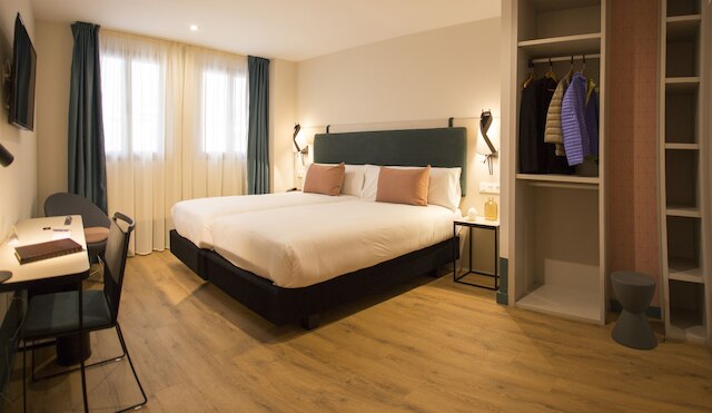 ホテル プラサ デ ラ パス