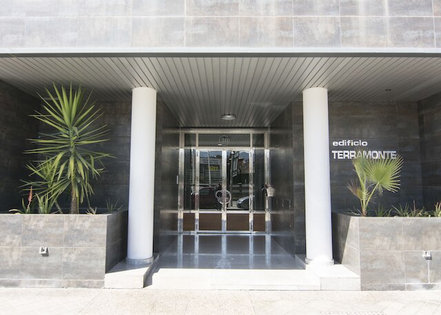 インジョイ グラナダ LUJO ピスシーナ イ パーキング